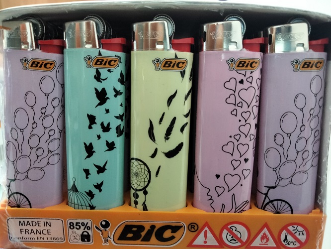 Accendino Bic J23 Slim Midi Decorato Drawings x 50pz Accendino Bic J23 Slim Midi Decorato Drawings x 50pz
